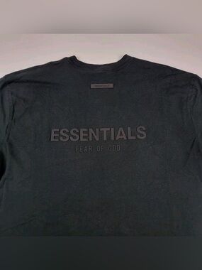 Men’s XL Essentials Luxury Short Sleeve Black on Black Tee Shirt
